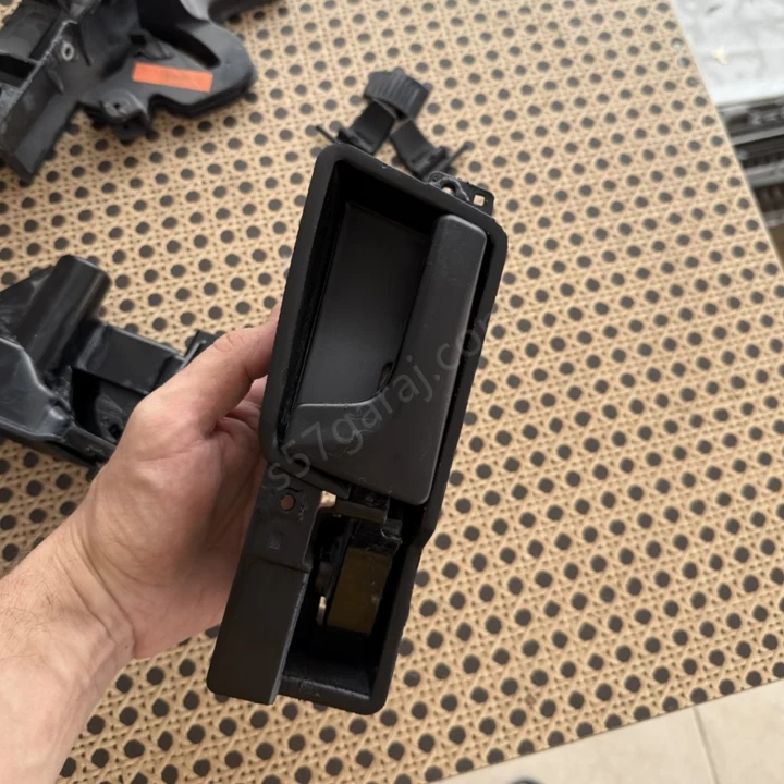 Toyota Auris Kapı Kolu Çerçevesi