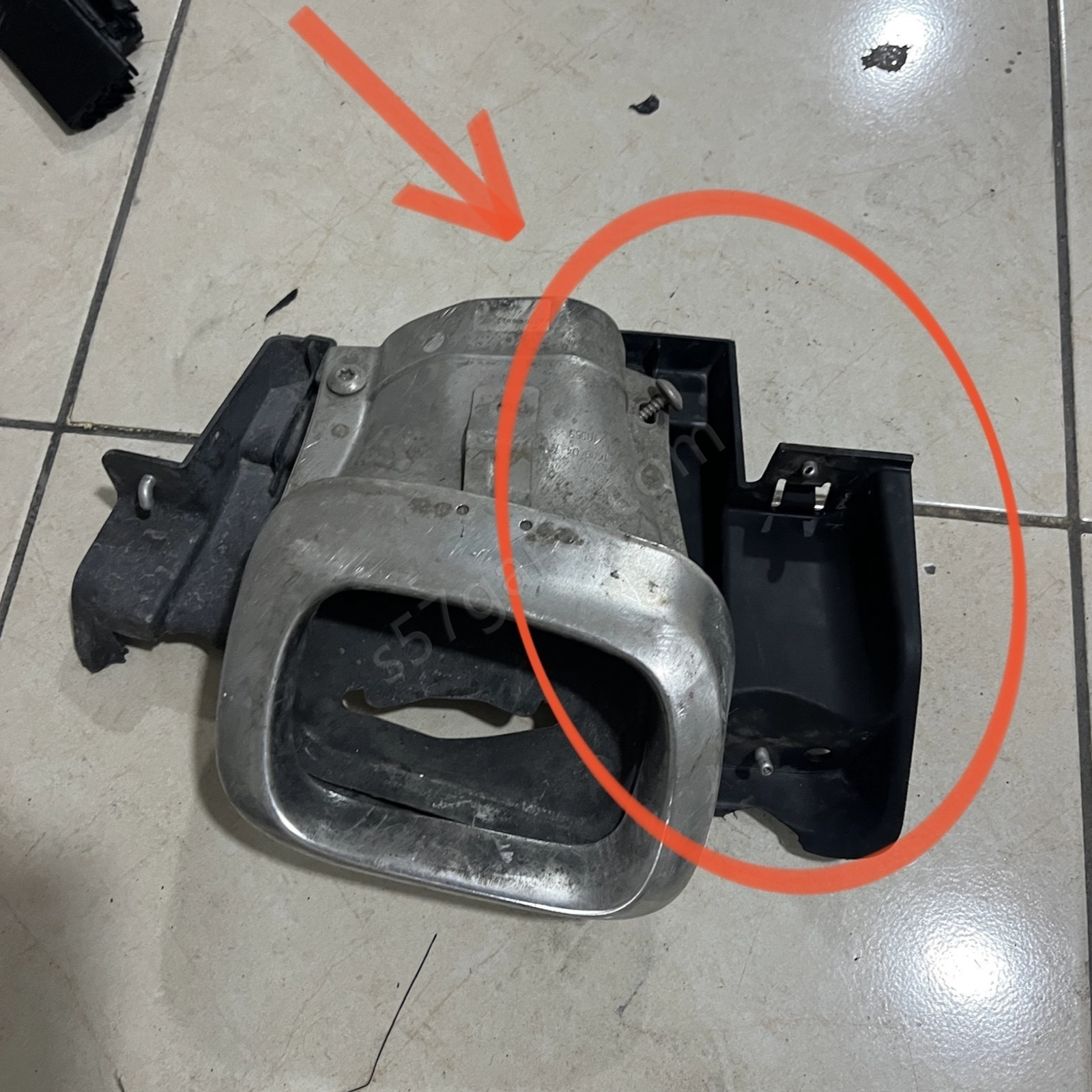 Mercedes Gla 180 Arka Tampon Egzoz Tutucu Plastik