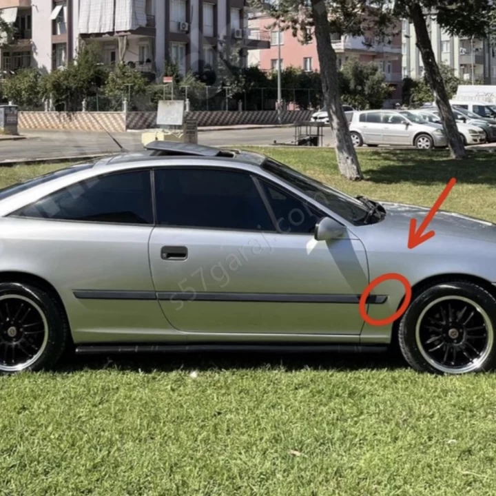 Opel Calibra Kapı Bandı Köşe Plastiği