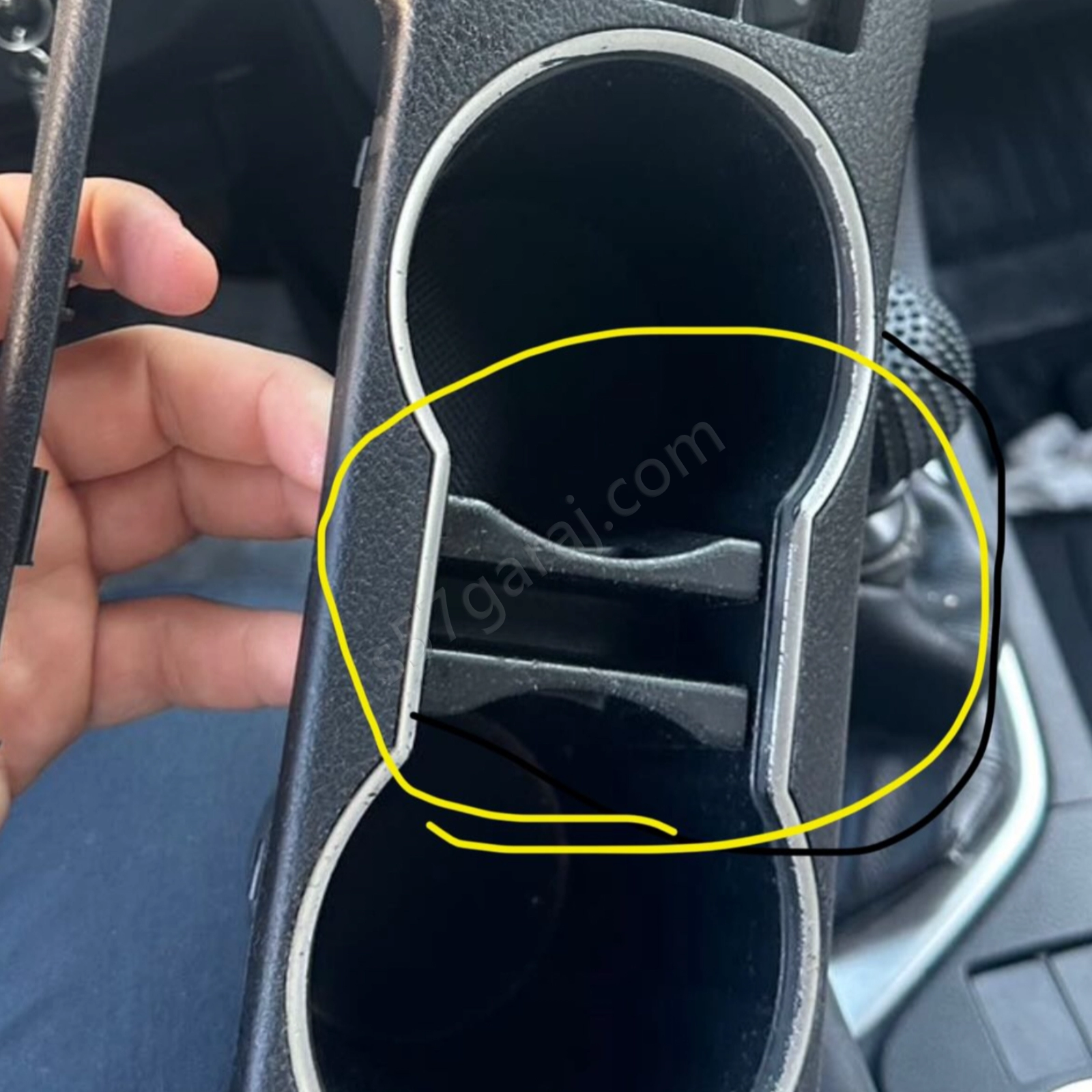 Toyota Auris Bardak Tutucu Ayırıcı Parça