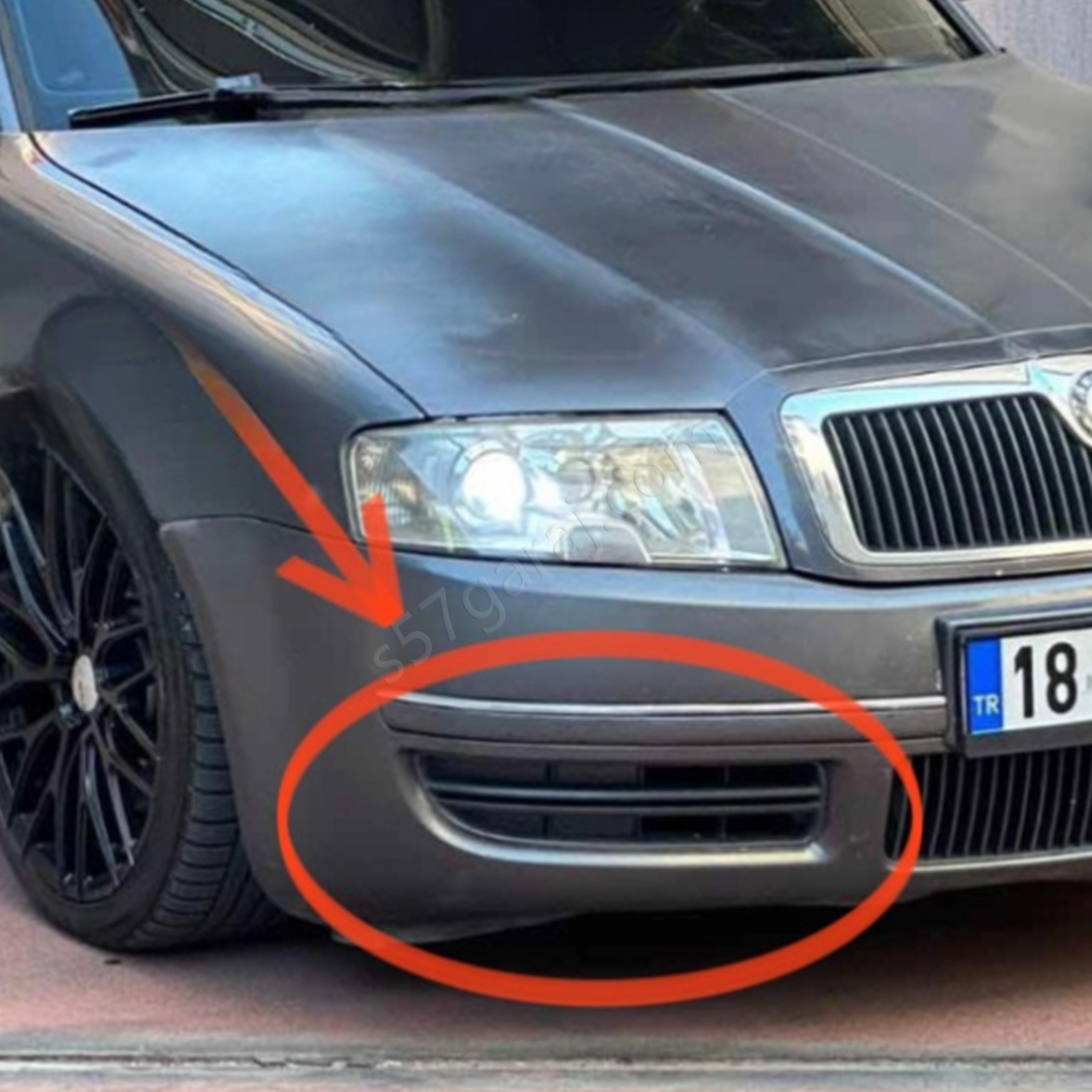 Skoda Super B Sis Farı Çerçevesi