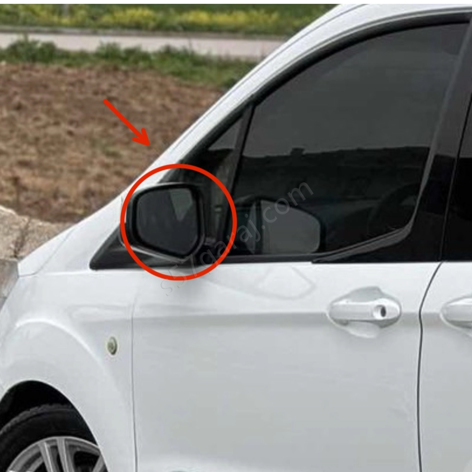 Ford Tourneo Courier Ayna Kapağı Çerçevesi
