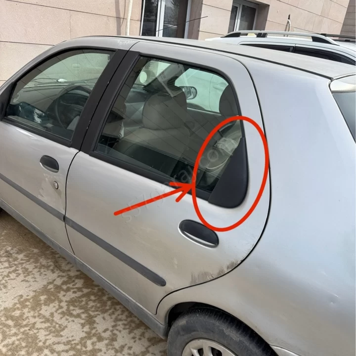 Fiat Palio Arka Kapı Köşe Kapağı 715284Sx