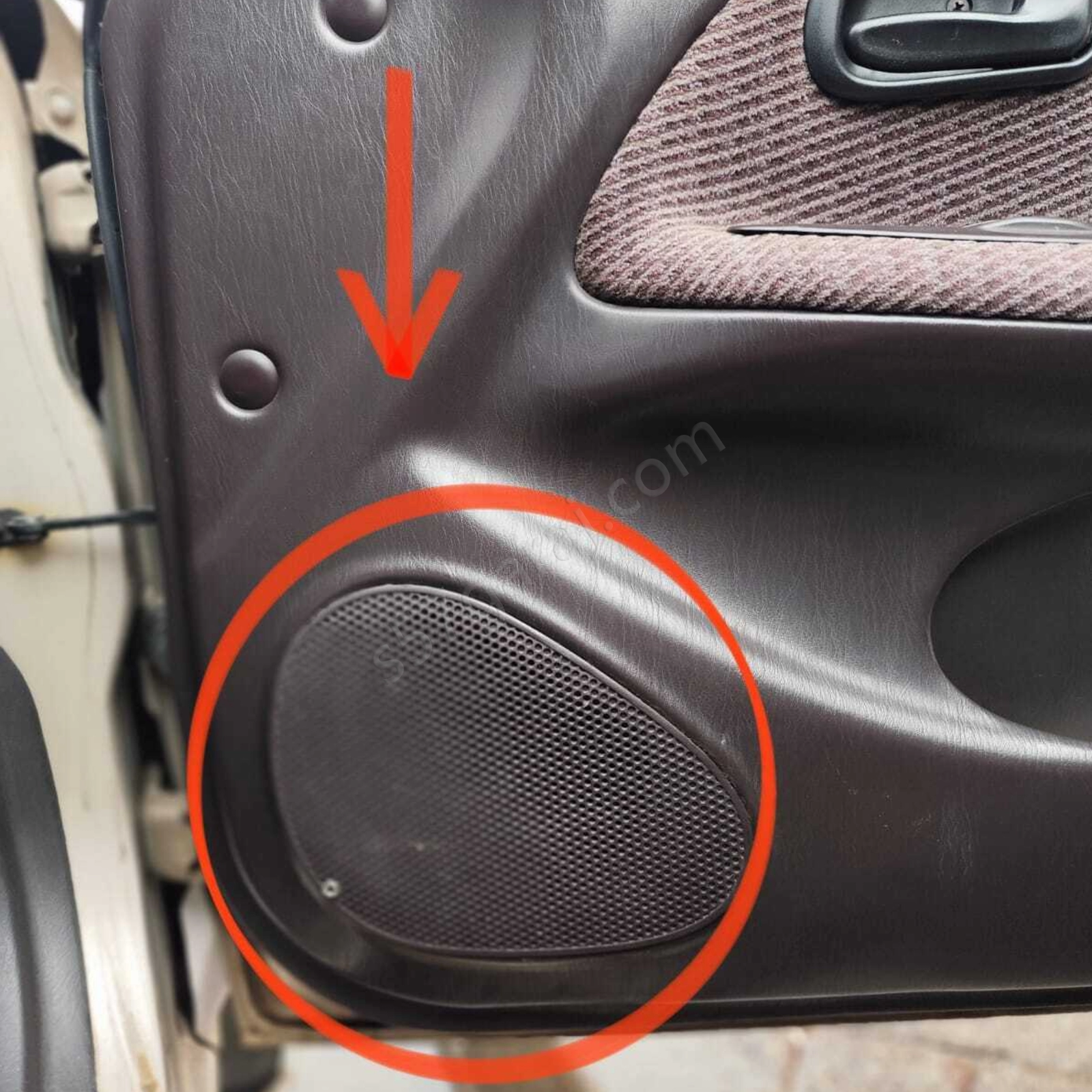 Toyota Corolla 1993-1998 Hoperlör Çerçevesi