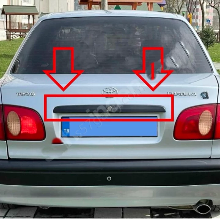 Toyota Corolla 1998-2002 Bagaj Üstü Plastiği