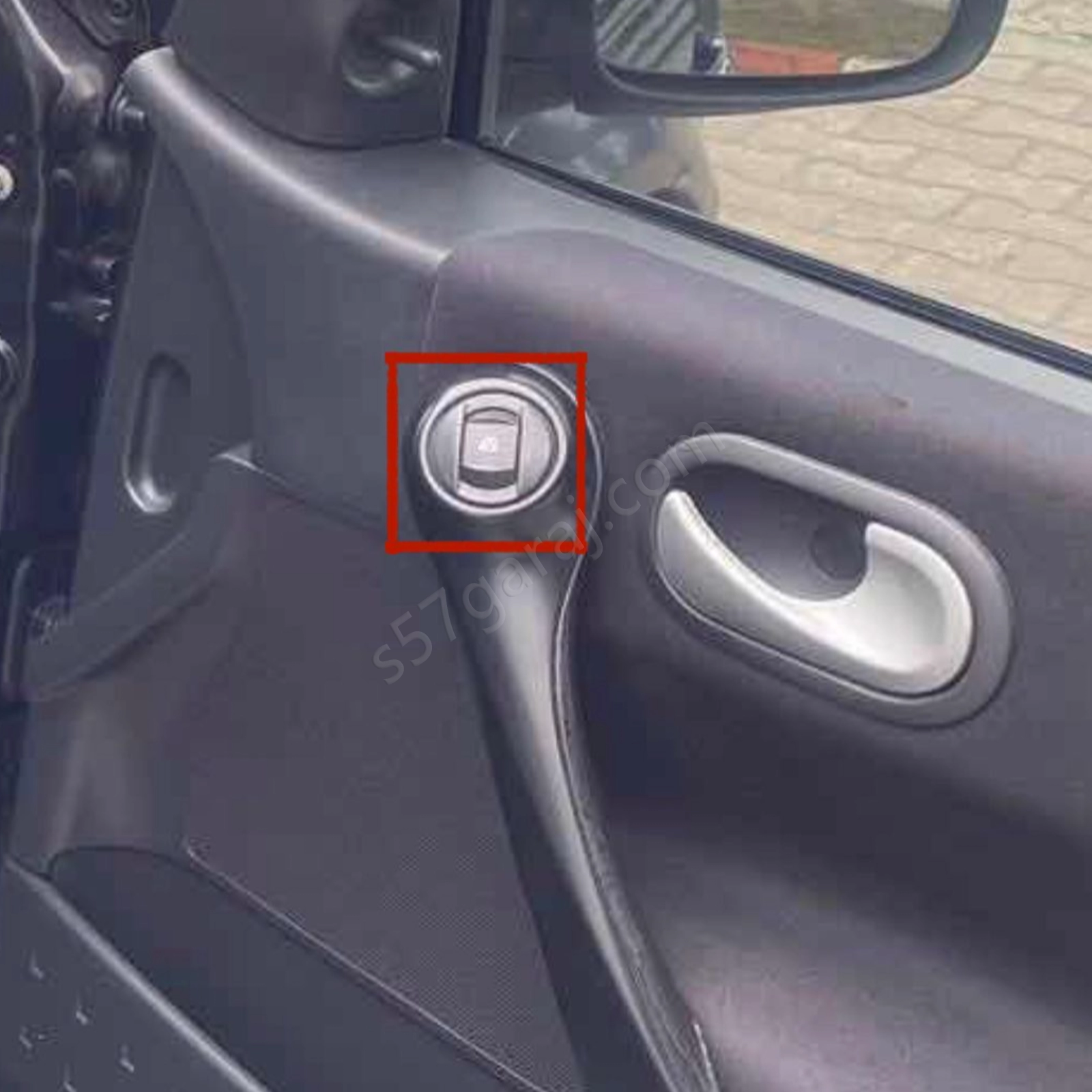 Renault Megane 2 Cam Açma Düğmesi Çerçevesi