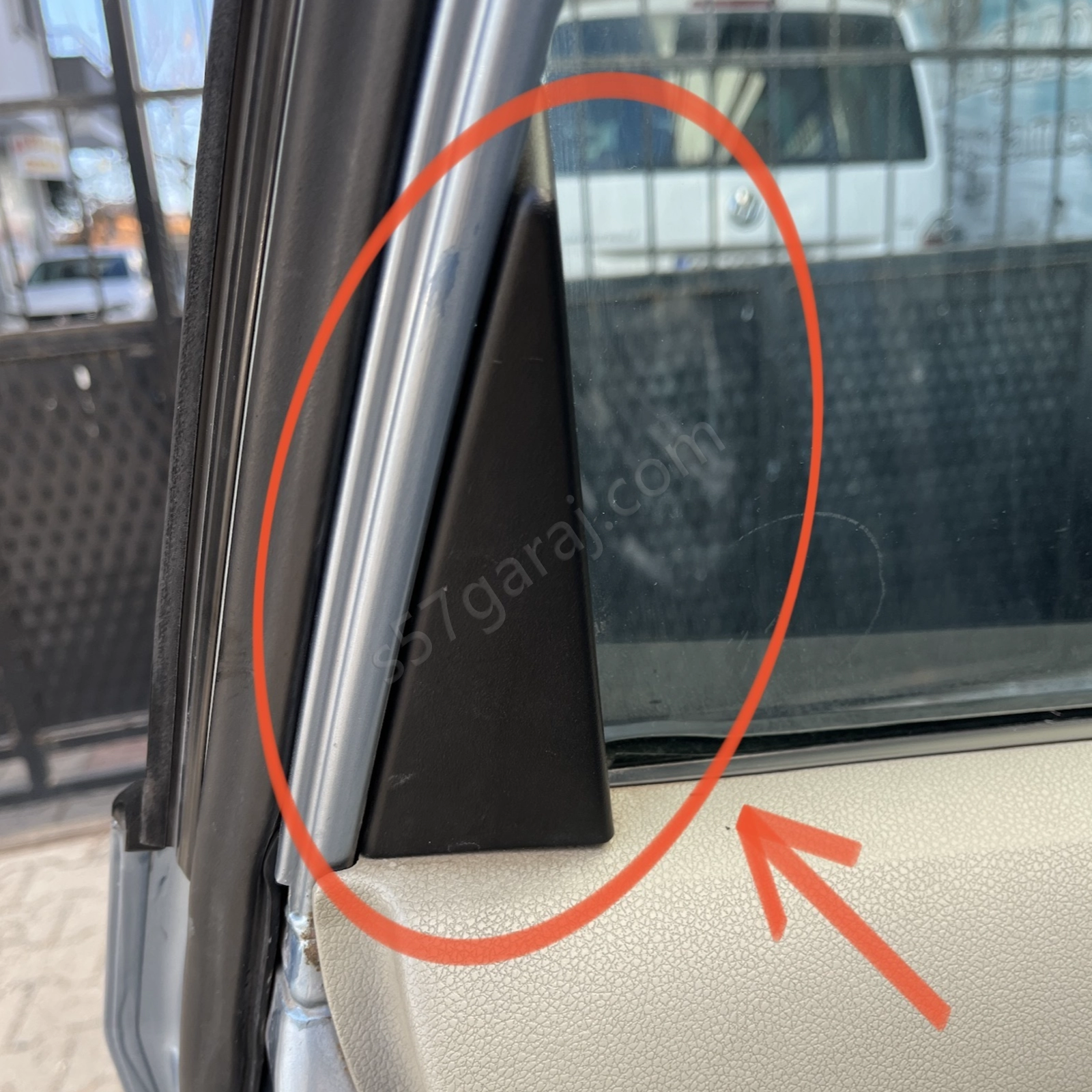 Ford Fiesta 2003-2009 Arka Cam İç Ayna Üçgeni