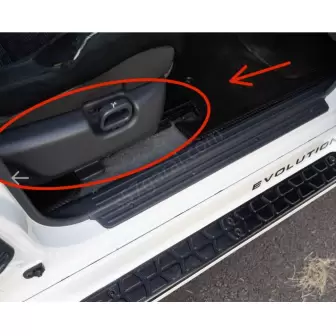 Mitsubishi Pajero Yan Koltuk Plastiği resim 1