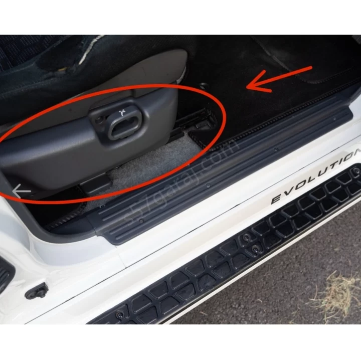 Mitsubishi Pajero Yan Koltuk Plastiği