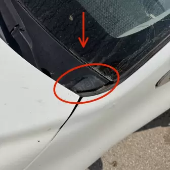 Toyota Corolla Ön Cam Köşe Plastiği resim 1