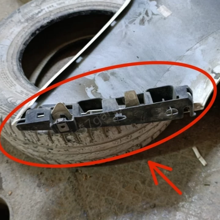 Peugeot 5008 Çamurluk Montaj Braketi