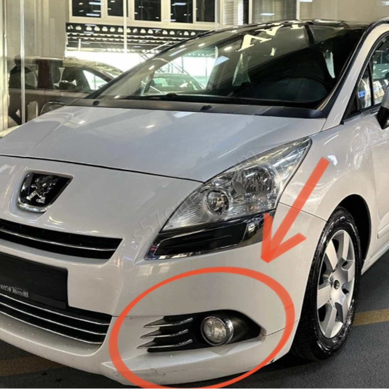 Peugeot 5008 Sis Farı Çerçevesi