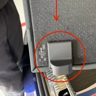 Audi A5 Paspas Tutucu Plastik Kapağı resim 1