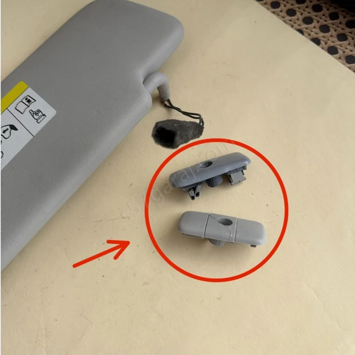 Skoda Karoq Güneşlik Kapağı