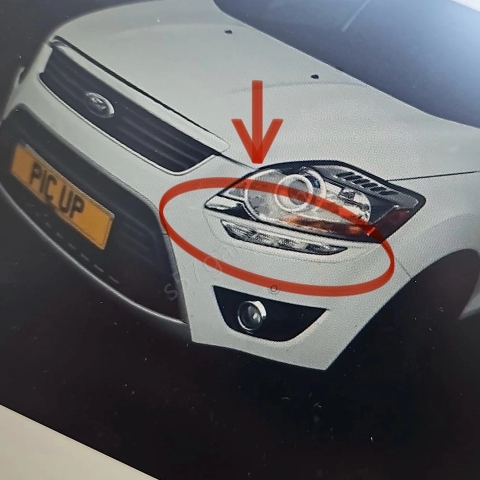 Ford Kuga Gündüz Farı Çerçevesi