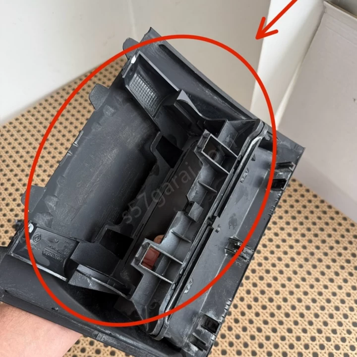 Renault Megane 2 2002-2009 Saatli Radyo Arka Trim