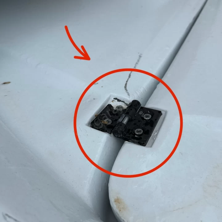 Ford Ranger Bagaj Menteşe Plastiği