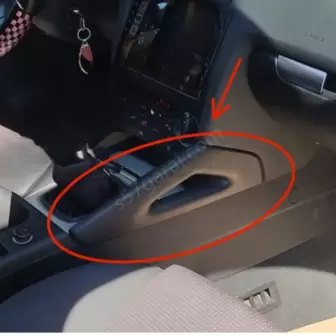 Audi A3 Yan Konsol Plastik Bakaliti resim 1