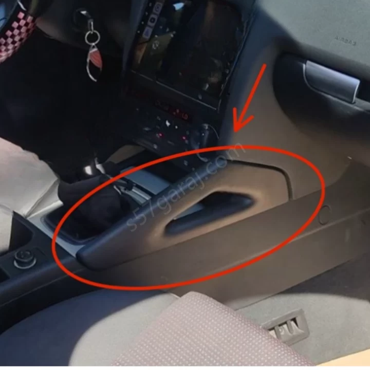 Audi A3 Yan Konsol Plastik Bakaliti
